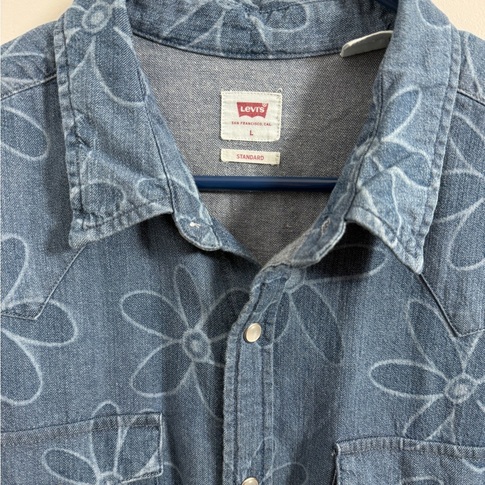Levi's Blue Denim Shirt with Floral Design - Picture 2 of 4